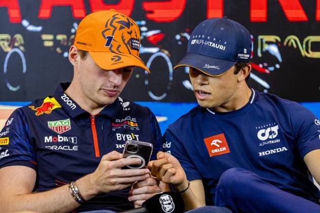 SPIELBERG - Max Verstappen (Red Bull Racing) and Nyck de Vries (AlphaTauri) have a private chat during the media day press conference, PK, Pressekonferenz leading up to the Austrian Grand Prix at the Red Bull Ring on June 29, 2023 in Spielberg, Austria. ANP SEM VAN DER WAL F1 Grand Prix of Austria - Previews 2023 xVIxANPxSportx xxANPxIVx 472718087 originalFilename: 472718087.jpg