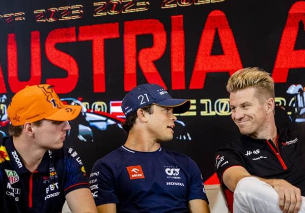 SPIELBERG - Max Verstappen (Red Bull Racing), Nyck de Vries (AlphaTauri) and Nico Hulkenberg (Haas F1 Team) have a chat during the media day press conference, PK, Pressekonferenz leading up to the Austrian Grand Prix at the Red Bull Ring on June 29, 2023 in Spielberg, Austria. ANP SEM VAN DER WAL F1 Grand Prix of Austria - Previews 2023 xVIxANPxSportx xxANPxIVx 472718510 originalFilename: 472718510.jpg