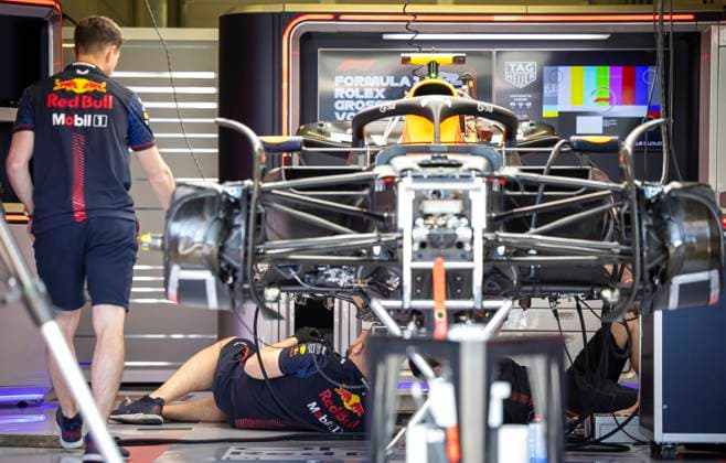 FORMULA 1 - GP of Austria 2023 SPIELBERG,AUSTRIA,29.JUN.23 - MOTORSPORTS, FORMULA 1 - Grand Prix of Austria, Red Bull Ring, preview. Image shows mechanics and the car of Sergio Perez (MEX Red Bull Racing).  GEPAxpictures xWolfgangxJannach
