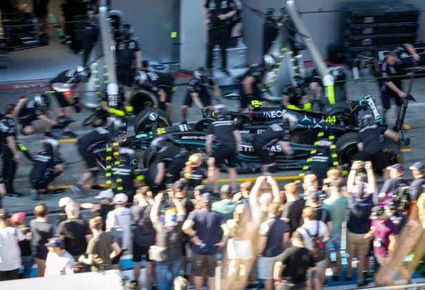 FORMULA 1 - GP of Austria 2023 SPIELBERG,AUSTRIA,29.JUN.23 - MOTORSPORTS, FORMULA 1 - Grand Prix of Austria, Red Bull Ring, preview, pit lane walk. Image shows the team of Mercedes practicing the pit stop.  GEPAxpictures xWolfgangxJannach