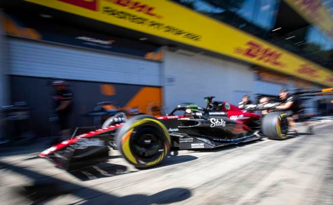 FORMULA 1 - GP of Austria 2023 SPIELBERG,AUSTRIA,29.JUN.23 - MOTORSPORTS, FORMULA 1 - Grand Prix of Austria, Red Bull Ring, preview, pit lane walk. Image shows the team of Alfa Romeo practicing a pit stop.  GEPAxpictures xWolfgangxJannach