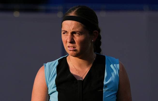 Mandatory Credit: Photo by Dave Shopland Shutterstock (13984800ed) Jelena Ostapenko retires hurt in her Quarter Final Rothesay International Eastbourne, Tennis, Day Four, Devonshire Park, Eastbourne, UK - 29 Jun 2023 Rothesay International Eastbourne, Tennis, Day Four, Devonshire Park, Eastbourne, UK - 29 Jun 2023 Copyright: xDavexShopland Shutterstockx 13984800ed