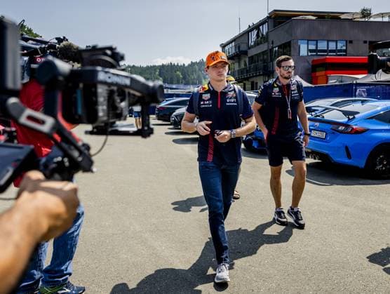 SPIELBERG - Max Verstappen (Red Bull Racing) arrives ahead of the first free practice session ahead of the Austrian Grand Prix at the Red Bull Ring on June 30, 2023 in Spielberg, Austria. ANP SEM VAN DER WAL F1 Grand Prix of Austria - Practice 2023 xVIxANPxSportx xxANPxIVx 472773069 originalFilename: 472773069.jpg
