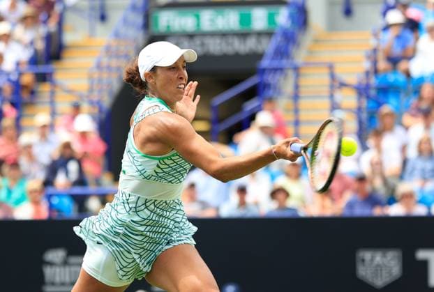 Sport Bilder des Tages 30th June 2023; Devonshire Park, Eastbourne, East Sussex, England: Rothesay International Eastbourne, Day 5, Madison Keys (USA) plays a forehand against Coco Gauff (USA)  ActionPlus12525173 HongboxChen