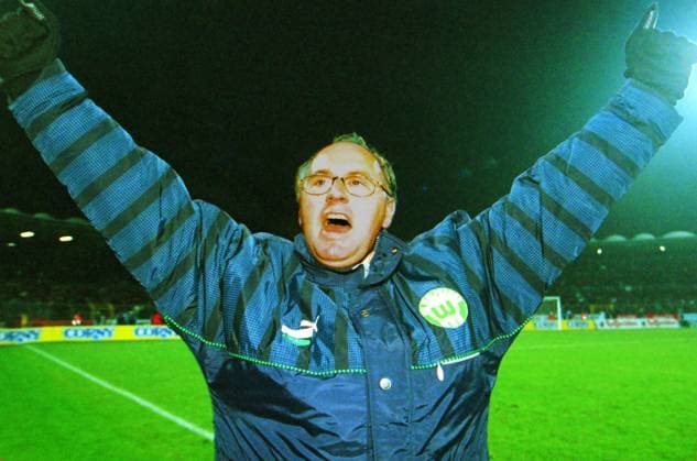RECORD DATE NOT STATED Aus 1. BL Saison 1997 98 VfL Wolfsburg - 1. FC Kaiserslautern 2:1 am 22.11.1997. Im Foto: Gewonnen - WOB Trainer Willi Reimann *** From 1 BL season 1997 98 VfL Wolfsburg 1 FC Kaiserslautern 2 1 on 22 11 1997 In photo Won WOB coach Willi Reimann