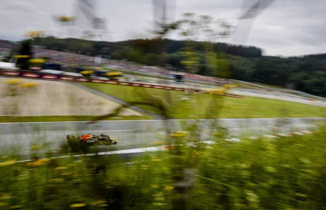SPIELBERG - Max Verstappen (Red Bull Racing) during the Sprint Shootout leading up to the Austrian Grand Prix at the Red Bull Ring on July 1, 2023 in Spielberg, Austria. ANP SEM VAN DER WAL F1 Grand Prix of Austria - Practice 2023 xVIxANPxSportx xxANPxIVx 472843090 originalFilename: 472843090.jpg