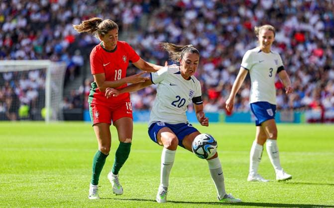 England Women v Portugal Friendly 01 07 2023. Women s International Katie Zelem (20) of England holds off Carolina Mendes (18) of Portugal during the Friendly match between England Women and Portugal at stadium:mk, Milton Keynes, England on 1 July 2023. Editorial use only , Copyright: xNigelxKeenex PSI-17585-0042