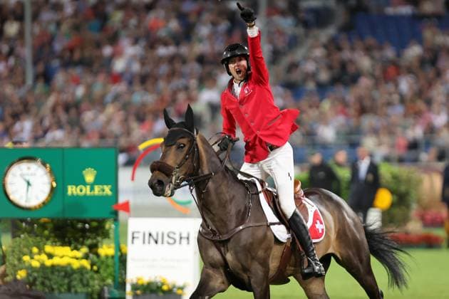 Bilder des Jahres 2023, Sport 06 Juni 1. Platz für die Schweiz, Martin Fuchs (SUI) mit Pferd Commissar Pezi jubelt zum Sieg, Emotionen , Mercedes-Benz Nationenpreis, Team Jumping Competition mit zwei Runden unter Flutlicht , Weltfest des Pferdesports, World Equestrian Festival, CHIO Aachen 2023, 23.06-02.07.2023, Aachener Soers, 29.06.2023, - *** 1 place for Switzerland, Martin Fuchs SUI with horse Commissar Pezi cheers to victory, emotions , Mercedes Benz Nations Cup, Team Jumping Competition with two rounds under floodlights , World Equestrian Festival, CHIO Aachen 2023, 23 06 02 07 2023, Aachen Soers, 29 06 2023,