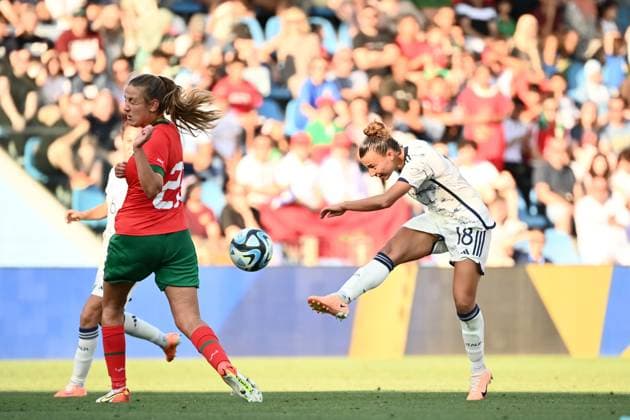Fußball, Frauen Länderspiel, Italien - Marokko Foto Massimo Paolone LaPresse 1 Luglio 2023 Ferrara, Italia - calcio - Italia vs Marocco - Nazionale A Femminile Gara Amichevole - Stadio Paolo Mazza. Nella foto: Arianna Caruso (Italia) in azione contrastato da Sarah Kassi (Marocco) July 1, 2023 Ferrara, Italy - sport, soccer - Italy vs Morocco - Women s national team, Nationalteam Friendly Match - Paolo Mazza stadium. In the pic: Arianna Caruso (Italia) competes for the ball with Sarah Kassi (Marocco)  Copyright: xMassimoxPaolone LaPressex