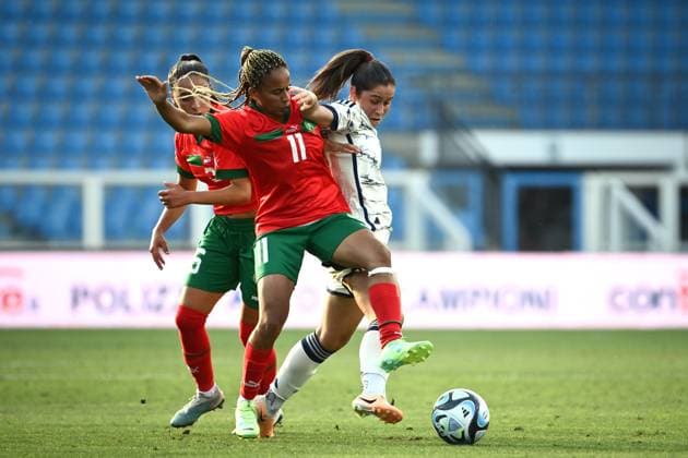 Fußball, Frauen Länderspiel, Italien - Marokko Foto Massimo Paolone LaPresse 1 Luglio 2023 Ferrara, Italia - calcio - Italia vs Marocco - Nazionale A Femminile Gara Amichevole - Stadio Paolo Mazza. Nella foto: Giulia Dragoni (Italia) in azione contrastato da Fatima Tagnaout (Marocco) July 1, 2023 Ferrara, Italy - sport, soccer - Italy vs Morocco - Women s national team, Nationalteam Friendly Match - Paolo Mazza stadium. In the pic: Giulia Dragoni (Italia) competes for the ball with Fatima Tagnaout (Marocco)  Copyright: xMassimoxPaolone LaPressex