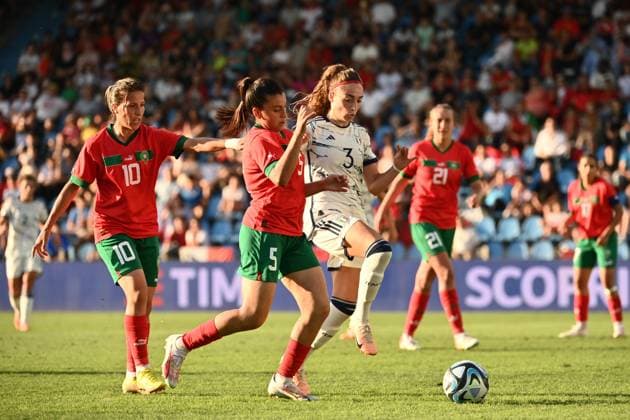 Fußball, Frauen Länderspiel, Italien - Marokko Foto Massimo Paolone LaPresse 1 Luglio 2023 Ferrara, Italia - calcio - Italia vs Marocco - Nazionale A Femminile Gara Amichevole - Stadio Paolo Mazza. Nella foto: Benedetta Glionna (Italia) in azione contrastato da Nesryne El Chad (Marocco) July 1, 2023 Ferrara, Italy - sport, soccer - Italy vs Morocco - Women s national team, Nationalteam Friendly Match - Paolo Mazza stadium. In the pic: Benedetta Glionna (Italia) competes for the ball with Nesryne El Chad (Marocco)  Copyright: xMassimoxPaolone LaPressex