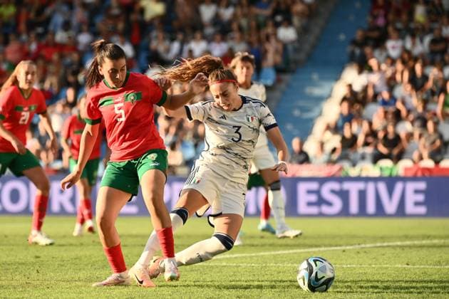 Fußball, Frauen Länderspiel, Italien - Marokko Foto Massimo Paolone LaPresse 1 Luglio 2023 Ferrara, Italia - calcio - Italia vs Marocco - Nazionale A Femminile Gara Amichevole - Stadio Paolo Mazza. Nella foto: Benedetta Glionna (Italia) in azione contrastato da Nesryne El Chad (Marocco) July 1, 2023 Ferrara, Italy - sport, soccer - Italy vs Morocco - Women s national team, Nationalteam Friendly Match - Paolo Mazza stadium. In the pic: Benedetta Glionna (Italia) competes for the ball with Nesryne El Chad (Marocco)  Copyright: xMassimoxPaolone LaPressex