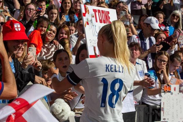 England Women and Portugal Women Milton Keynes, England - July 1: Chloe Kelly of England Women during the International Friendly, Länderspiel, Nationalmannschaft match between England Women and Portugal Women at Stadium MK Copyright: xNinaxFarooqix