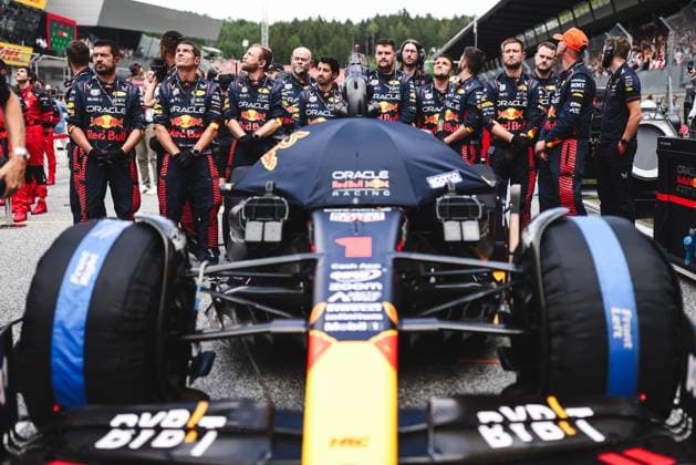 FORMULA 1 - GP of Austria 2023 SPIELBERG,AUSTRIA,02.JUL.23 - MOTORSPORTS, FORMULA 1 - Grand Prix of Austria, Red Bull Ring. Image shows engineers.  GEPAxpictures xDanielxGoetzhaber