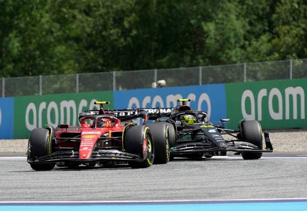 Formula 1 Rolex Austrian Grand Prix 2023 02 07 2023, Red Bull Ring , Spielberg, Formula 1 Rolex Austrian Grand Prix 2023 , in picture Carlos Sainz Jr ESP , Scuderia Ferrari, Lewis Hamilton GBR , Mercedes AMG Petronas Formula One Team nordphotoxGmbHx xBratic nph00250