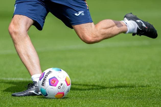 A player soccer player with a One Ball of the brand Derbystar Bundesliga Brillant Aps by Select, official match ball, official Match Ball, symbol photo, symbol picture, symbol, action, action scene, 02 07 2023, Zuzenhausen Germany , football, Bundesliga, training start TSG 1899 Hoffenheim, DFB DFL REGULATIONS PROHIBIT ANY USE OF PHOTOGRAPHS AS IMAGE SEQUENCES AND OR QUASI VIDEO xozx