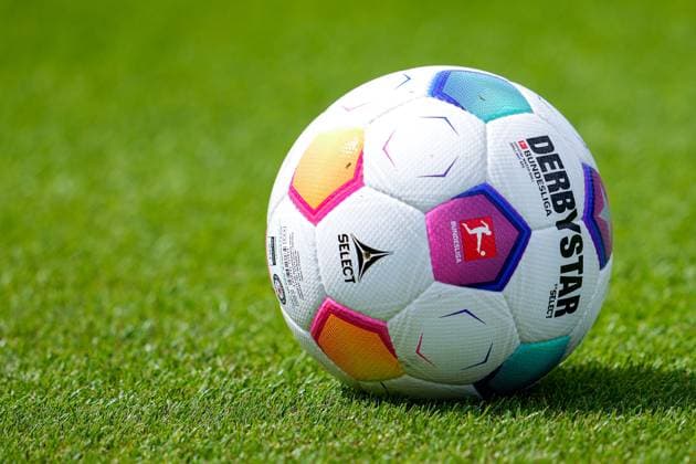 A ball of the brand Derbystar Bundesliga Brillant Aps by Select is lying on the lawn, official match ball, official match ball, symbol photo, symbol picture, symbol, 02 07 2023, Zuzenhausen Germany , football, Bundesliga, training start TSG 1899 Hoffenheim, DFB DFL REGULATIONS PROHIBIT ANY USE OF PHOTOGRAPHS AS IMAGE SEQUENCES AND OR QUASI VIDEO xozx