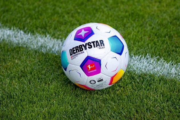Training kickoff 1 FSV Mainz 05, season 2023 24, 02 07 2023 The official match ball of the DFL 1 Football Bundesliga Derbystar Select Bundesliga Brillant APS is on green turf on white sidelines Official Match Ball Training kickoff 1 FSV Mainz 05, season 2023 24, 02 07 2023 Copyright: xBEAUTIFULxSPORTS Hahnex