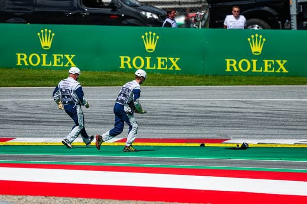 Marshalls picking up debris during the 2023 Formula 1 Rolex Grosser Preis von Osterreich, 2023 Austrian Grand Prix, 9th round of the 2023 Formula One World Championship, WM, Weltmeisterschaft from June 30 to July 2, 2023 on the Red Bull Ring, in Spielberg, Austria - F1 - AUSTRIAN GRAND PRIX 2023 - RACE DPPI Panoramic  00123023_G0OD5358 