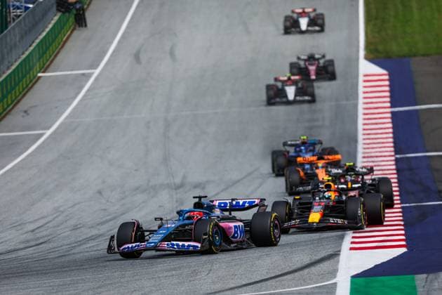 31 OCON Esteban (fra), Alpine F1 Team A523, 11 PEREZ Sergio (mex), Red Bull Racing RB19, action during the 2023 Formula 1 Rolex Grosser Preis von Osterreich, 2023 Austrian Grand Prix, 9th round of the 2023 Formula One World Championship, WM, Weltmeisterschaft from June 30 to July 2, 2023 on the Red Bull Ring, in Spielberg, Austria - F1 - AUSTRIAN GRAND PRIX 2023 - RACE DPPI Panoramic 00123023_G0OD5441