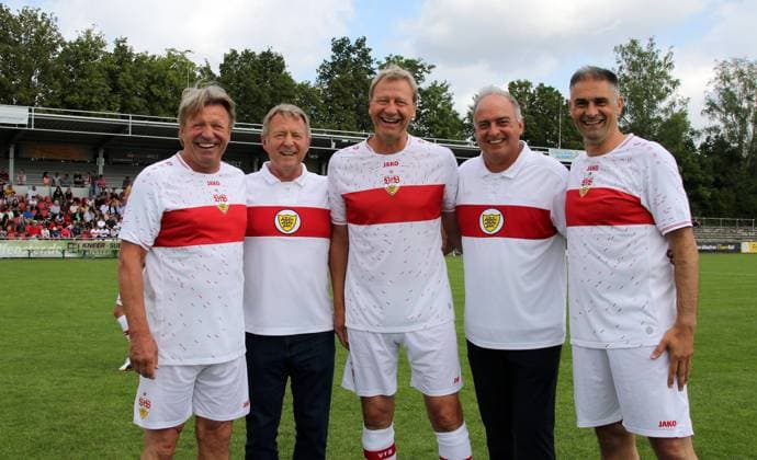 Bilder des Jahres 2023, Sport 07 Juli Sport Themen der Woche KW26 Sport Bilder des Tages 02.07.23 1. Göppinger SV - VfB Stuttgart Traditionself Deutschland, Stuttgart, 02.07.2023, Fussball, Bundesliga, 1. Göppinger SV - VfB Stuttgart Traditionself: v.l. Bernd Förster, Karlheinz Förster, Guido Buchwald, Hansi Müller, Marijan Kovacevic (alle VfB Stuttgart). *** 02 07 23 1 Göppinger SV VfB Stuttgart Traditionself Germany, Stuttgart, 02 07 2023, Football, Bundesliga, 1 Göppinger SV VfB Stuttgart Traditionself v l Bernd Förster, Karlheinz Förster, Guido Buchwald, Hansi Müller, Marijan Kovacevic all VfB Stuttgart