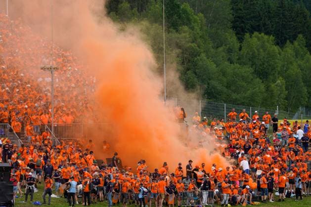 Formula 1 Championship - FORMULA 1 ROLEX GROSSER PREIS VON ÖSTERREICH 2023 - Race e PressConference Max Verstappen (NED) Redbull Racing RB19 Supporters with flares and orange smoke& xA;& xA;during the Race on Sunday Jul2 - FORMULA 1 ROLEX GROSSER PREIS VON OSTERREICH 2023 - Jun29 to Jul2 in RedbullRing - Spielberg, Austria during FORMULA 1 ROLEX GROSSER PREIS VON ÖSTERREICH 2023 - Race e PressConference, Formula 1 Championship in Spielberg, Austria, July 02 2023 Spielberg Red Bull Ring Circuit Austria Copyright: xAlessioxDexMarcox xLiveMediax LPS_989513