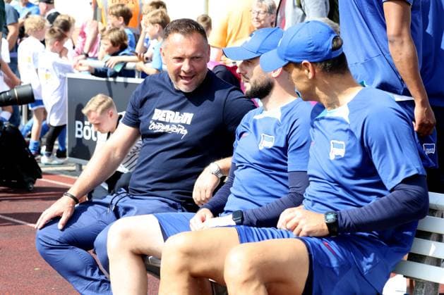 Sport Themen der Woche KW26 Sport Bilder des Tages DEU, DFL, 2. FBL, Eintracht 1949 vs Hertha BSC , 02.07.2023, Stahnsdorf, Berlin, DEU, DFL, 2. FBL, Eintracht 1949 vs Hertha BSC , im Bild Hertha-Trainerbank, Cheftrainer Pal Dardai (Hertha BSC Berlin), Co-Trainer Admir Hamzagic (Hertha BSC Berlin), Co-Trainer Tamas Bodog (Hertha BSC Berlin) DFL - regulations prohibit any use of Photographs as image sequences and or quasi-video Foto: Juergen Engler nordphoto GmbH *** DEU, DFL, 2 FBL, Eintracht 1949 vs Hertha BSC , 02 07 2023, Stahnsdorf, Berlin, DEU, DFL, 2 FBL, Eintracht 1949 vs Hertha BSC , in picture Hertha coach bench, head coach Pal Dardai Hertha BSC Berlin , co coach Admir Hamzagic Hertha BSC Berlin , co coach Tamas Bodog Hertha BSC Berlin DFL regulations prohibit any use of Photographs as image sequences and or quasi video Foto Juergen Engler nordphoto GmbH nordphotoxGmbHx xEngler nph00076