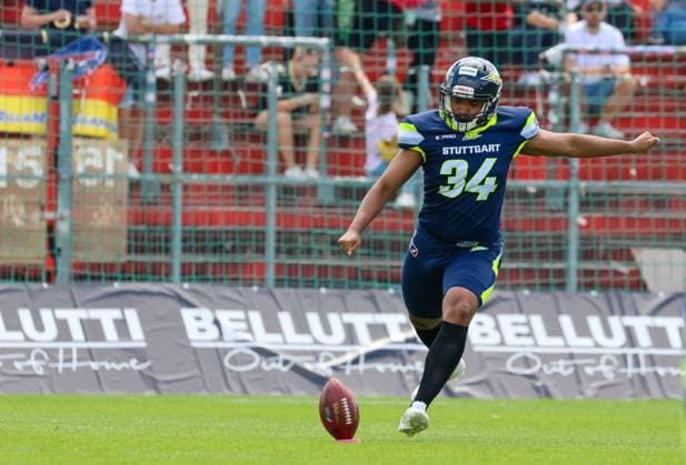 Kicker, Kickoff, Punt, Lenny Krieg Stuttgart Surge, 34 ,GER, Munich Ravens vs Stuttgart Surge, Football, European League of Football ELF, Week 5, Season 2023, 02 07 2023, Munich Ravens vs Stuttgart Surge, Football, European League of Football ELF, Week 5, Season 2023, 02 07 2023 Unterhaching Copyright: xEibner-Pressefoto JennixMaulx EP_JML
