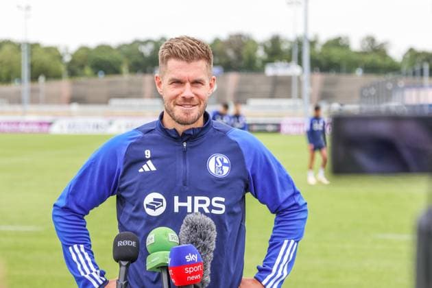 Sport Themen der Woche KW27 03.07.2023, Fussball, Saison 2022 2023, 2. Bundesliga, Training FC Schalke 04, Simon Terodde (FC Schalke 04) Gelsenkirchen NRW Deutschland xRHR-FOTO TRx *** 03 07 2023, football, season 2022 2023, 2 Bundesliga, training FC Schalke 04, Simon Terodde FC Schalke 04 Gelsenkirchen NRW Germany xRHR PHOTO TRx Copyright: RHR-FOTOx RHR-FOTO TR