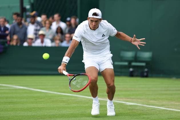 Wimbledon Tag Eins 3. Juli 2023, Wimbledon Wimbledon Tennis Championships Tag Eins Sebastian Baez ARG in Aktion während seines Herreneinzelspiels in der ersten Runde gegen Tomas Barrios Vera CHL Foto Charlotte Wilson Offside Wimbledon UK  Copyright: xCharlottexWilsonx xOffsidexOffside