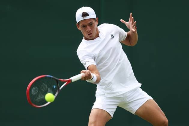 Wimbledon Tag Eins 3. Juli 2023, Wimbledon Wimbledon Tennis Championships Tag Eins Sebastian Baez ARG in Aktion während seines Herreneinzelspiels in der ersten Runde gegen Tomas Barrios Vera CHL Foto Charlotte Wilson Offside Wimbledon UK  Copyright: xCharlottexWilsonx xOffsidexOffside