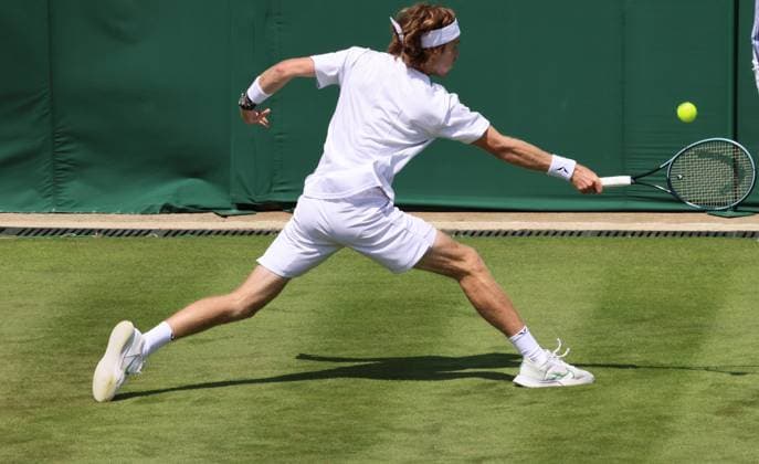 2023 Wimbledon Tournament LONDRES, LO - 03.07.2023: 2023 WIMBLEDON TOURNAMENT - Andrey Rublev (RUS) during Wimbledon 2023 Tournament held in London, England. (Photo: Andre Chaco Fotoarena) x2396406x  AndrexChaco