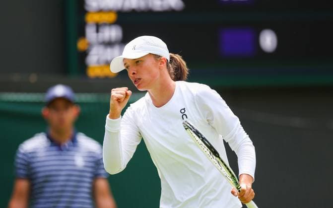 Sport Bilder des Tages Mandatory Credit: Photo by Ella Ling Shutterstock (13992814f) Iga Swiatek in first round action celebrates winning a point Wimbledon Tennis Championships, Day 1, The All England Lawn Tennis and Croquet Club, London, UK - 03 Jul 2023 Wimbledon Tennis Championships, Day 1, The All England Lawn Tennis and Croquet Club, London, UK - 03 Jul 2023  Copyright: xEllaxLing Shutterstockx 13992814f