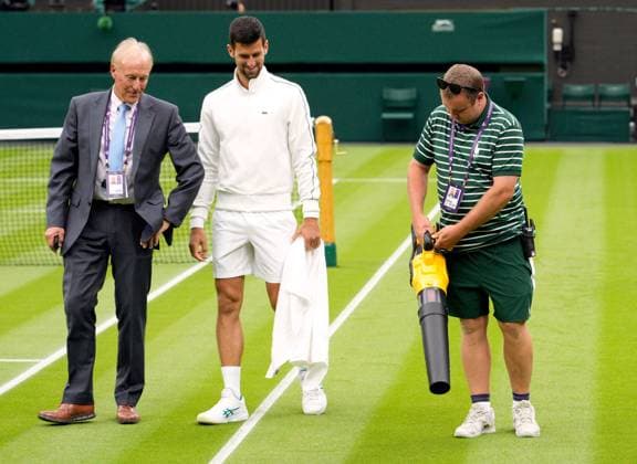 Mandatory Credit: Photo by Dave Shopland Shutterstock (13992815ao) Novak Djokovic watches a groundsman dry the court during his first round match Wimbledon Tennis Championships, Day 1, The All England Lawn Tennis and Croquet Club, London, UK - 03 Jul 2023 Wimbledon Tennis Championships, Day 1, The All England Lawn Tennis and Croquet Club, London, UK - 03 Jul 2023  Copyright: xDavexShopland Shutterstockx 13992815ao