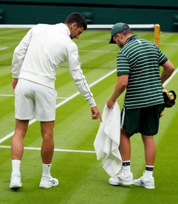 Mandatory Credit: Photo by Dave Shopland Shutterstock (13992815av) Novak Djokovic watches a groundsman dry the court during his first round match Wimbledon Tennis Championships, Day 1, The All England Lawn Tennis and Croquet Club, London, UK - 03 Jul 2023 Wimbledon Tennis Championships, Day 1, The All England Lawn Tennis and Croquet Club, London, UK - 03 Jul 2023  Copyright: xDavexShopland Shutterstockx 13992815av