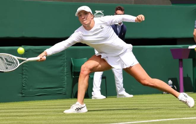 2023 Wimbledon Tournament LONDRES, LO - 03.07.2023: 2023 WIMBLEDON TOURNAMENT - Iga Swiatek (POL) during Wimbledon 2023 Tournament held in London, England. (Photo: Andre Chaco Fotoarena) x2396487x  AndrexChaco