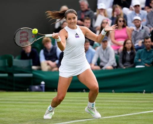 Mandatory Credit: Photo by Dave Shopland Shutterstock (13992815bc) Jodie Burrage during her first round match Wimbledon Tennis Championships, Day 1, The All England Lawn Tennis and Croquet Club, London, UK - 03 Jul 2023 Wimbledon Tennis Championships, Day 1, The All England Lawn Tennis and Croquet Club, London, UK - 03 Jul 2023  Copyright: xDavexShopland Shutterstockx 13992815bc
