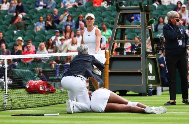 Mandatory Credit: Photo by Ella Ling Shutterstock (13992814cn) Venus Williams lies injured on Centre Court after falling and appearing to hurt her Knee as Elina Svitolina shows concern Wimbledon Tennis Championships, Day 1, The All England Lawn Tennis and Croquet Club, London, UK - 03 Jul 2023 Wimbledon Tennis Championships, Day 1, The All England Lawn Tennis and Croquet Club, London, UK - 03 Jul 2023  Copyright: xEllaxLing Shutterstockx 13992814cn