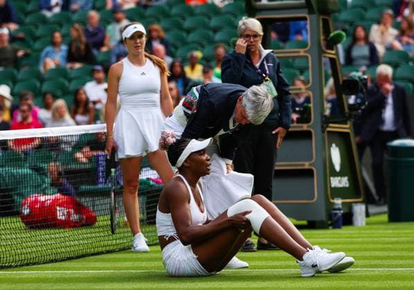 Mandatory Credit: Photo by Ella Ling Shutterstock (13992814da) Venus Williams receives treatment after falling and appearing to hurt her knee as Elina Svitolina looks on concerned Wimbledon Tennis Championships, Day 1, The All England Lawn Tennis and Croquet Club, London, UK - 03 Jul 2023 Wimbledon Tennis Championships, Day 1, The All England Lawn Tennis and Croquet Club, London, UK - 03 Jul 2023  Copyright: xEllaxLing Shutterstockx 13992814da