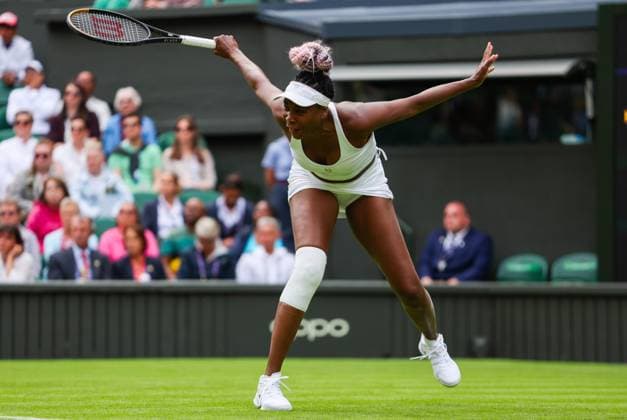 Mandatory Credit: Photo by Ella Ling Shutterstock (13992814ec) Venus Williams in action on Centre Court Wimbledon Tennis Championships, Day 1, The All England Lawn Tennis and Croquet Club, London, UK - 03 Jul 2023 Wimbledon Tennis Championships, Day 1, The All England Lawn Tennis and Croquet Club, London, UK - 03 Jul 2023  Copyright: xEllaxLing Shutterstockx 13992814ec