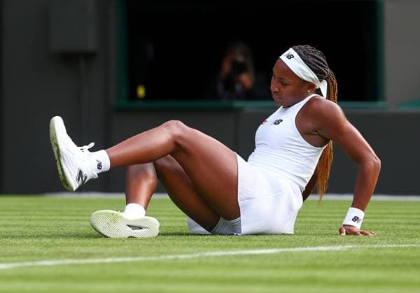 Mandatory Credit: Photo by Simon Dael Shutterstock (13992952fh) Cori Gauff falls during her first round match Wimbledon Tennis Championships, Day 1, The All England Lawn Tennis and Croquet Club, London, UK - 03 Jul 2023 Wimbledon Tennis Championships, Day 1, The All England Lawn Tennis and Croquet Club, London, UK - 03 Jul 2023  Copyright: xSimonxDael Shutterstockx 13992952fh