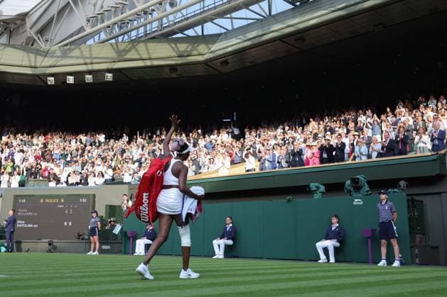 Wimbledon Tag Eins 3. Juli 2023, Wimbledon Wimbledon Tennis Championships Tag Eins Venus Williams USA geht nach ihrer Niederlage im Dameneinzel in der ersten Runde gegen Elina Svitolina UKR Foto Charlotte Wilson Abseits Wimbledon UK  Copyright: xCharlottexWilsonx xOffsidexOffside