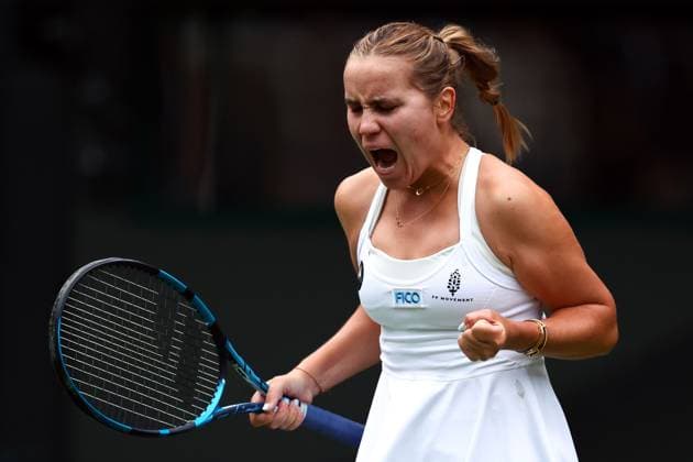 Sport Bilder des Tages Mandatory Credit: Photo by Simon Dael Shutterstock (13992952gc) Sofia Kenin celebrates during her first round match Wimbledon Tennis Championships, Day 1, The All England Lawn Tennis and Croquet Club, London, UK - 03 Jul 2023 Wimbledon Tennis Championships, Day 1, The All England Lawn Tennis and Croquet Club, London, UK - 03 Jul 2023  Copyright: xSimonxDael Shutterstockx 13992952gc