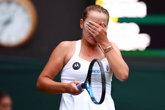 Mandatory Credit: Photo by Simon Dael Shutterstock (13992952gh) Sofia Kenin celebrates victory in her first round match Wimbledon Tennis Championships, Day 1, The All England Lawn Tennis and Croquet Club, London, UK - 03 Jul 2023 Wimbledon Tennis Championships, Day 1, The All England Lawn Tennis and Croquet Club, London, UK - 03 Jul 2023  Copyright: xSimonxDael Shutterstockx 13992952gh