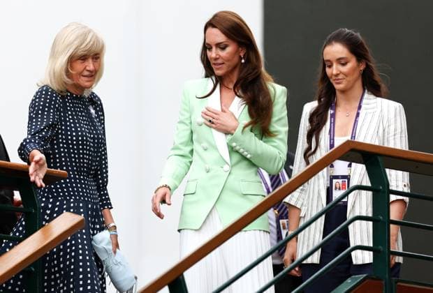 Mandatory Credit: Photo by Simon Dael Shutterstock (13995905q) Catherine Princess of Wales arriving with Wimbledon board member Debbie Jevans and former player Laura Robson Wimbledon Tennis Championships, Day 2, The All England Lawn Tennis and Croquet Club, London, UK - 04 Jul 2023 Wimbledon Tennis Championships, Day 2, The All England Lawn Tennis and Croquet Club, London, UK - 04 Jul 2023  Copyright: xSimonxDael Shutterstockx 13995905q