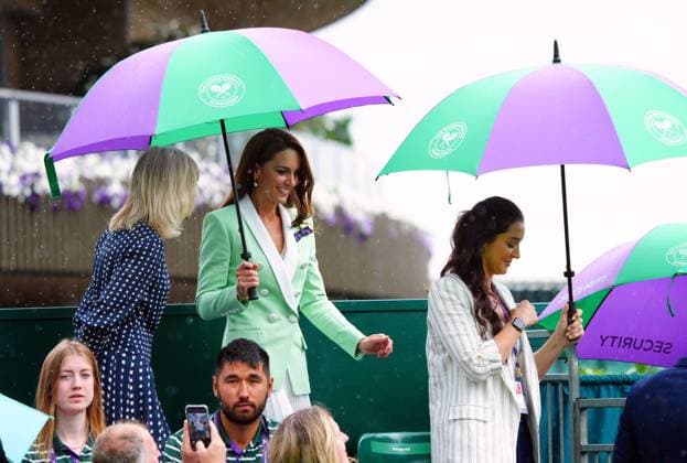 Mandatory Credit: Photo by Javier Garcia Shutterstock (13995877d) Catherine Princess of Wales watching the action on Court 18 with Wimbledon board member Debbie Jevans and former player Laura Robson Wimbledon Tennis Championships, Day 2, The All England Lawn Tennis and Croquet Club, London, UK - 04 Jul 2023 Wimbledon Tennis Championships, Day 2, The All England Lawn Tennis and Croquet Club, London, UK - 04 Jul 2023  Copyright: xJavierxGarcia Shutterstockx 13995877d
