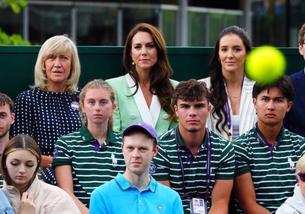 Sport Bilder des Tages Mandatory Credit: Photo by Javier Garcia Shutterstock (13995877z) Catherine Princess of Wales watching the action on Court 18 with Wimbledon board member Debbie Jevans and former player Laura Robson Wimbledon Tennis Championships, Day 2, The All England Lawn Tennis and Croquet Club, London, UK - 04 Jul 2023 Wimbledon Tennis Championships, Day 2, The All England Lawn Tennis and Croquet Club, London, UK - 04 Jul 2023  Copyright: xJavierxGarcia Shutterstockx 13995877z