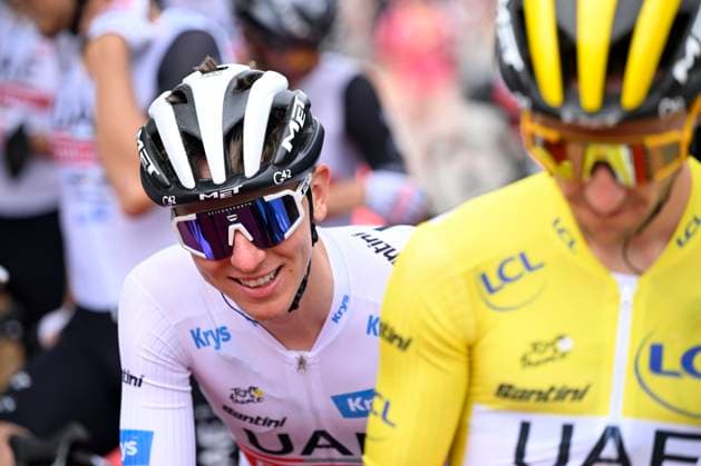 Sport Bilder des Tages NOGARO, FRANCE - JULY 04 : Pogacar Tadej (SVN) of UAE Team Emirates and Yates Adam (GBR) of UAE Team Emirates during stage 4 of the 110th edition of the Tour de France 2023 cycling race, a stage of 182 kms with start in Dax and finish in Nogaro on July 04, 2023 in Nogaro, France, 04 07 2023 ( Motordriver Kenny Verfaillie - Tour de France 2023 - Stage 04 PhotoNews Panoramic 