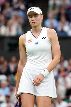 Mandatory Credit: Photo by Dave Shopland Shutterstock (13995876cd) Elena Rybakina dejected during her first round match Wimbledon Tennis Championships, Day 2, The All England Lawn Tennis and Croquet Club, London, UK - 04 Jul 2023 Wimbledon Tennis Championships, Day 2, The All England Lawn Tennis and Croquet Club, London, UK - 04 Jul 2023  Copyright: xDavexShopland Shutterstockx 13995876cd