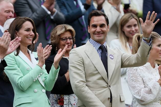 Great Britain, London, All England Lawn Tennis Club, The Championships Wimbledon 2023 - DAY 1- 04 07 2023 Former player Swiss Roger Federer honoured in the Royal Box for his career during a ceremony with The Duchess of Cambridge Kate Middleton, his wife Mirka Federer and his parents Robert and Linette Federer The Championships Wimbledon 2023- Roger Federer- Kate Middelton - 04 07 2023 PhotoNews Panoramic 